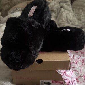 NIB- Sugar Size 8- Wryde BLACK PLATFORM FURRY SLIPPERS- women’s- GIFT 🎁